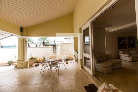 Casa de condomínio à venda com 750m², 5 quartos e 8 vagasVaranda