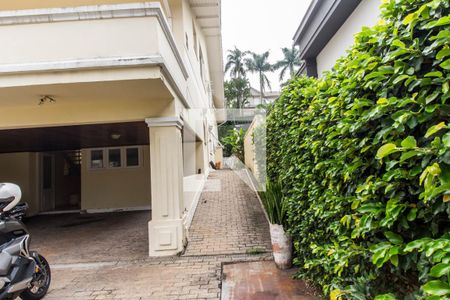 Casa de condomínio à venda com 750m², 5 quartos e 8 vagasGaragem