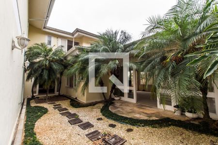 Casa de condomínio à venda com 750m², 5 quartos e 8 vagasQuintal