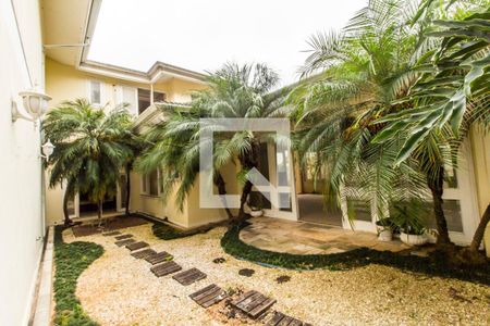 Casa de condomínio à venda com 750m², 5 quartos e 8 vagasQuintal