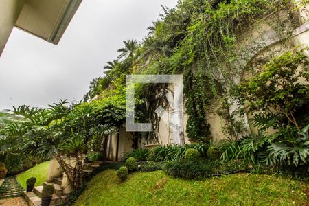 Casa de condomínio à venda com 750m², 5 quartos e 8 vagasQuintal