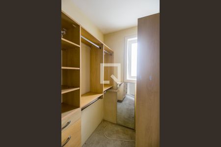 Casa de condomínio à venda com 750m², 5 quartos e 8 vagasCloset da suíte da master 2