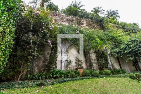 Casa de condomínio à venda com 750m², 5 quartos e 8 vagasQuintal