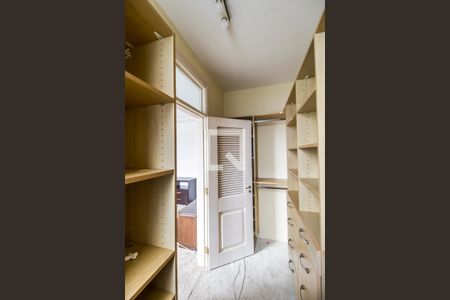 Casa de condomínio à venda com 750m², 5 quartos e 8 vagasCloset da suíte da master 2