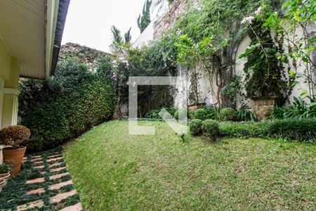 Casa de condomínio à venda com 750m², 5 quartos e 8 vagasQuintal