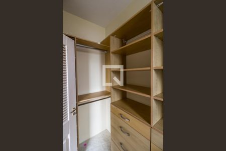 Casa de condomínio à venda com 750m², 5 quartos e 8 vagasCloset da suíte da master 2