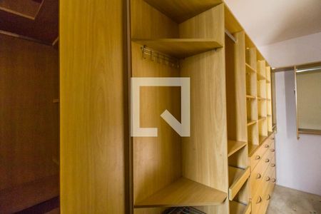 Casa de condomínio à venda com 750m², 5 quartos e 8 vagasCloset da suíte 3