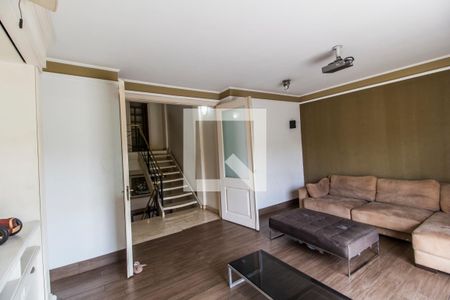 Casa de condomínio à venda com 750m², 5 quartos e 8 vagasSala de TV