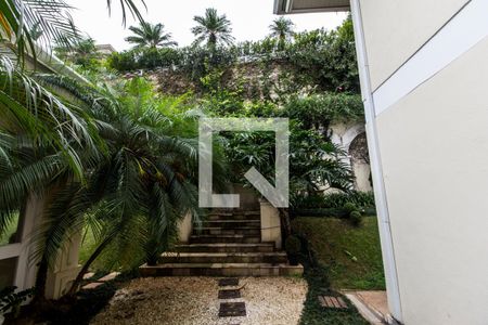 Casa de condomínio à venda com 750m², 5 quartos e 8 vagasQuintal