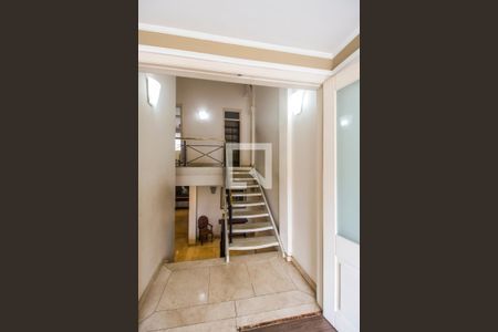 Casa de condomínio à venda com 750m², 5 quartos e 8 vagasEscada