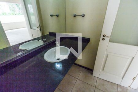 Casa de condomínio à venda com 750m², 5 quartos e 8 vagasBanheiro