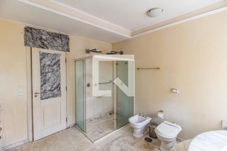 Casa de condomínio à venda com 750m², 5 quartos e 8 vagasBanheiro da Suíte master