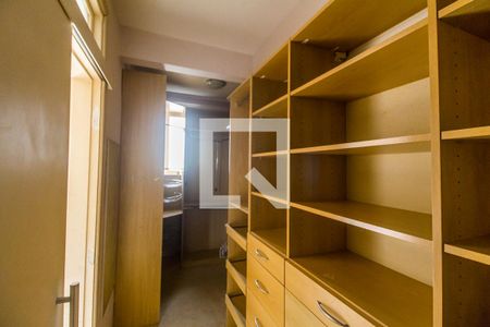 Casa de condomínio à venda com 750m², 5 quartos e 8 vagasCloset da suíte 3