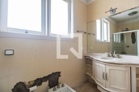 Casa de condomínio à venda com 750m², 5 quartos e 8 vagasBanheiro da Suíte 3