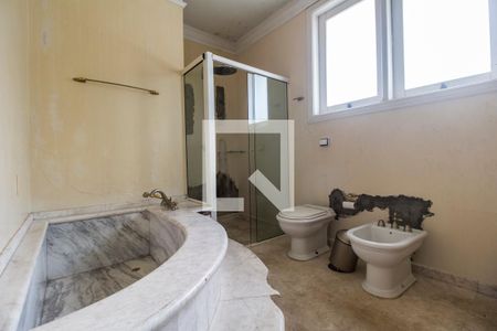 Casa de condomínio à venda com 750m², 5 quartos e 8 vagasBanheiro da Suíte 3