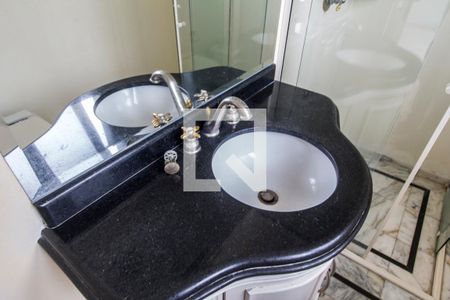 Casa de condomínio à venda com 750m², 5 quartos e 8 vagasDetalhe do Banheiro da Suite