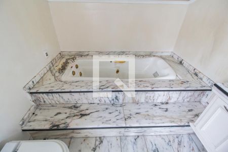 Casa de condomínio à venda com 750m², 5 quartos e 8 vagasDetalhe do Banheiro da Suite