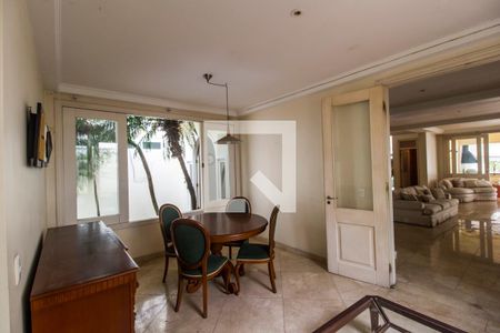 Casa de condomínio à venda com 750m², 5 quartos e 8 vagasSala 2