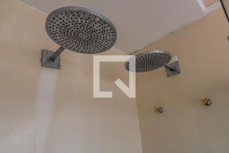 Casa de condomínio à venda com 750m², 5 quartos e 8 vagasDetalhe do banheiro