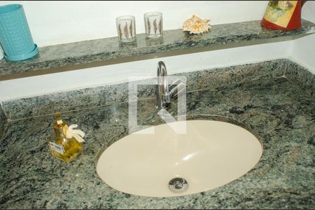 Casa à venda com 240m², 4 quartos e 5 vagasBanheiro 2