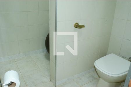 Casa à venda com 240m², 4 quartos e 5 vagasBanheiro 2