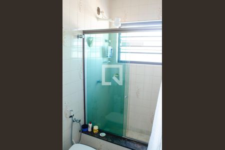 Casa à venda com 240m², 4 quartos e 5 vagasBanheiro 1