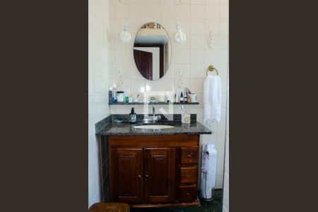 Casa à venda com 240m², 4 quartos e 5 vagasBanheiro 1