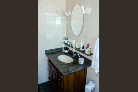 Casa à venda com 240m², 4 quartos e 5 vagasBanheiro 1