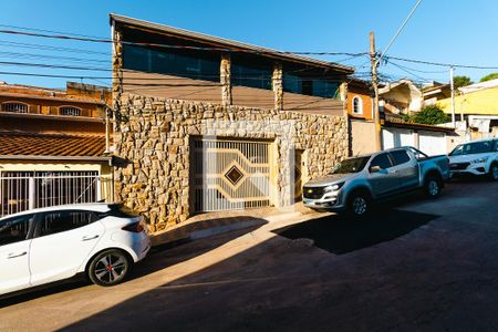 Casa à venda com 300m², 4 quartos e 3 vagasFachada