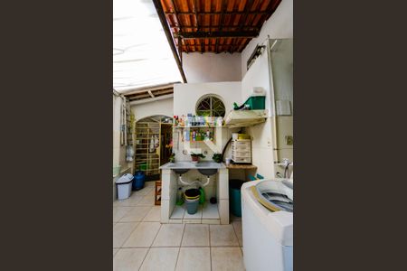 Casa à venda com 180m², 5 quartos e 4 vagas Casa à venda com 180m², 5 quartos e 4 vagasÁrea de serviço