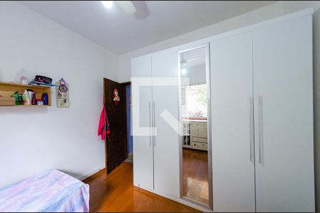 Casa à venda com 180m², 5 quartos e 4 vagas Casa à venda com 180m², 5 quartos e 4 vagasQuarto 1