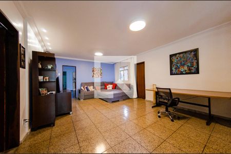 Sala de casa à venda com 5 quartos, 180m² em Nova Suíssa, Belo Horizonte
