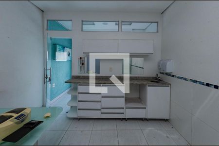 Casa à venda com 180m², 5 quartos e 4 vagas Casa à venda com 180m², 5 quartos e 4 vagasLoja 1