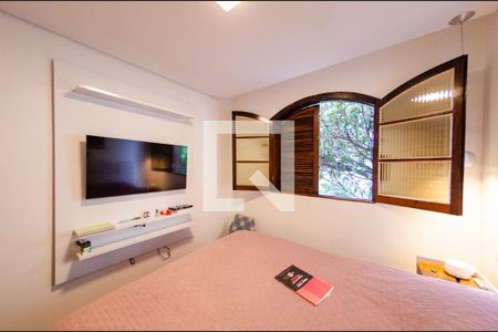 Casa à venda com 180m², 5 quartos e 4 vagas Casa à venda com 180m², 5 quartos e 4 vagasSuíte