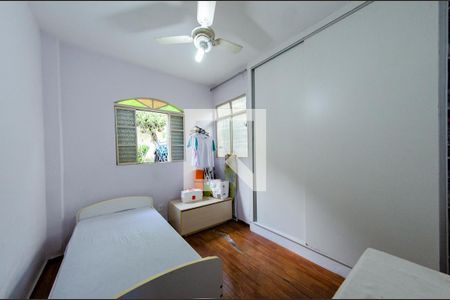 Casa à venda com 180m², 5 quartos e 4 vagas Casa à venda com 180m², 5 quartos e 4 vagasQuarto 2