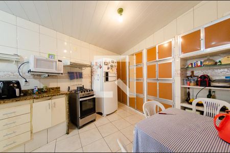 Casa à venda com 180m², 5 quartos e 4 vagas Casa à venda com 180m², 5 quartos e 4 vagasCozinha