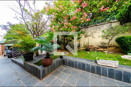Casa à venda com 180m², 5 quartos e 4 vagas Casa à venda com 180m², 5 quartos e 4 vagasÁrea externa