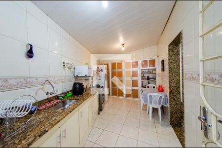 Casa à venda com 180m², 5 quartos e 4 vagas Casa à venda com 180m², 5 quartos e 4 vagasCozinha