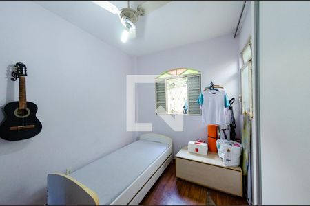 Casa à venda com 180m², 5 quartos e 4 vagas Casa à venda com 180m², 5 quartos e 4 vagasQuarto 2