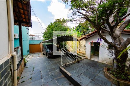 Casa à venda com 180m², 5 quartos e 4 vagas Casa à venda com 180m², 5 quartos e 4 vagasÁrea externa