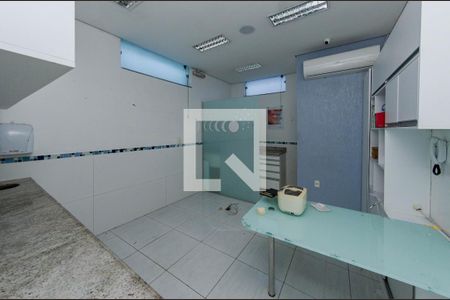 Casa à venda com 180m², 5 quartos e 4 vagas Casa à venda com 180m², 5 quartos e 4 vagasLoja 1
