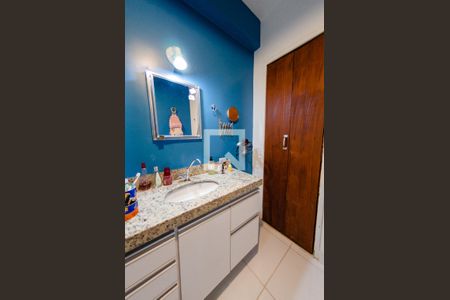Casa à venda com 180m², 5 quartos e 4 vagas Casa à venda com 180m², 5 quartos e 4 vagasBanheiro suíte