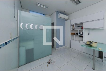Casa à venda com 180m², 5 quartos e 4 vagas Casa à venda com 180m², 5 quartos e 4 vagasLoja 1