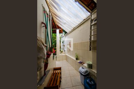 Casa à venda com 180m², 5 quartos e 4 vagas Casa à venda com 180m², 5 quartos e 4 vagasÁrea de serviço