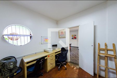 Casa à venda com 180m², 5 quartos e 4 vagas Casa à venda com 180m², 5 quartos e 4 vagasQuarto 3