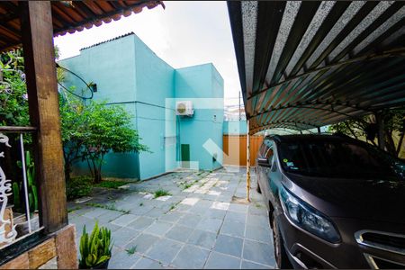 Casa à venda com 180m², 5 quartos e 4 vagas Casa à venda com 180m², 5 quartos e 4 vagasÁrea externa