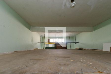Casa à venda com 180m², 5 quartos e 4 vagas Casa à venda com 180m², 5 quartos e 4 vagasLoja 2