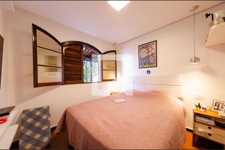 Casa à venda com 180m², 5 quartos e 4 vagas Casa à venda com 180m², 5 quartos e 4 vagasSuíte
