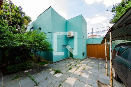 Casa à venda com 180m², 5 quartos e 4 vagas Casa à venda com 180m², 5 quartos e 4 vagasÁrea externa