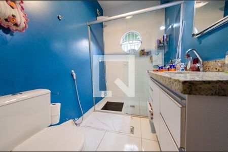 Casa à venda com 180m², 5 quartos e 4 vagas Casa à venda com 180m², 5 quartos e 4 vagasBanheiro suíte
